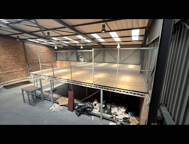 500M² WAREHOUSE TO LET IN SPARTAN
